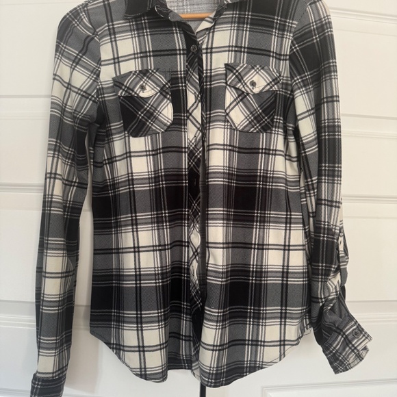 Five Women’s Western Plaid Shirts - Picture 4 of 5